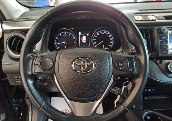 Toyota RAV4 cena 102500 przebieg: 111504, rok produkcji 2017 z Karczew małe 121